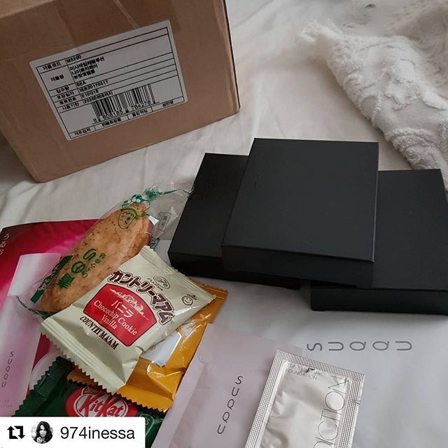 #Repost @974inessa (@get_repost)・・・Happy Mail!!!! My Suqqu Designing Color eyes 6, 7 and 107 are finally here.  I just love all three! Gorgeous colors, really. At first when I saw Toshiya's swatches, I thought that 6 and 107 were pretty similar, almost the same but now that I'm looking at them for real, I can see the subtle differences between the colors of both palettes: the reddish eyeshadow looks more pronounced in 107 than in 106 which tends to be more a pinkish red color... I think 🤔 It's the same for the darker color, the dark brown... But both are great. That's why I could not choose between the two. I just could not decide. I really hesitated for a long time! Anyway, thank you very much @fudejapan!!! Especially for the limited one that was quite hard to find! I'm so happy... And the snacks were delicious too, as always! Thank you!!  #fudejapan #suqqu #2017AW #cosmetics #designingcoloreyes #eyeshadow #makeup #japanesemakeup