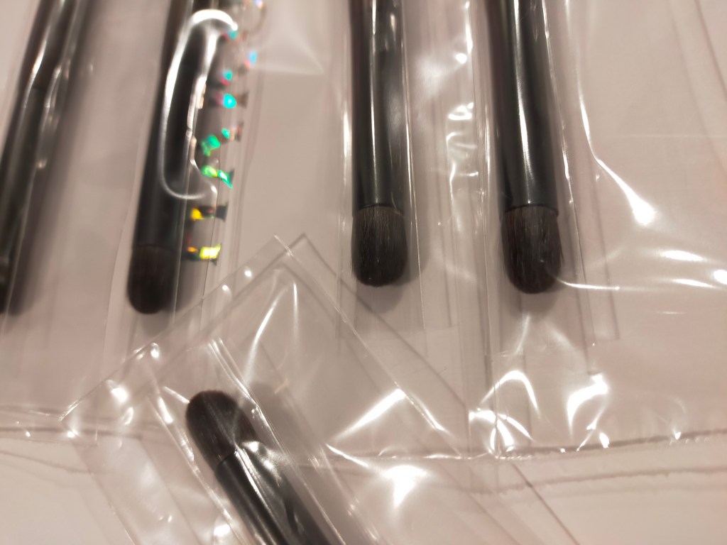 Hakuhodo G5529 and Kokutan eyeshadow T